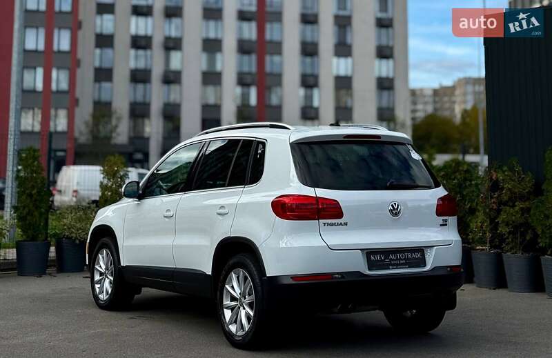 Позашляховик / Кросовер Volkswagen Tiguan 2016 в Києві
