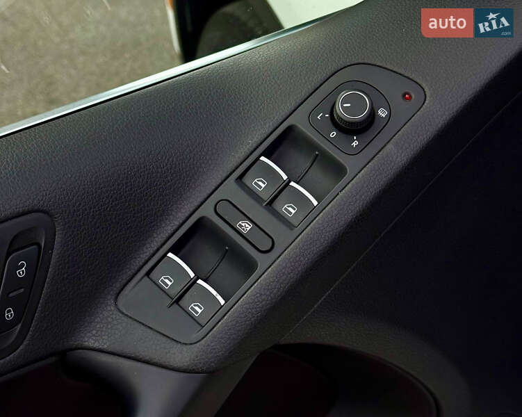 Позашляховик / Кросовер Volkswagen Tiguan 2016 в Києві