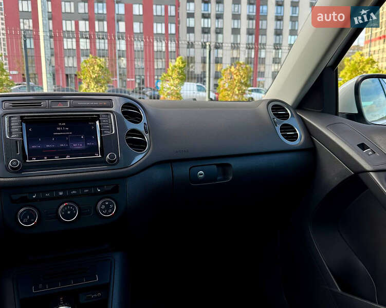 Позашляховик / Кросовер Volkswagen Tiguan 2016 в Києві