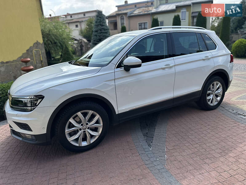 Внедорожник / Кроссовер Volkswagen Tiguan 2017 в Львове