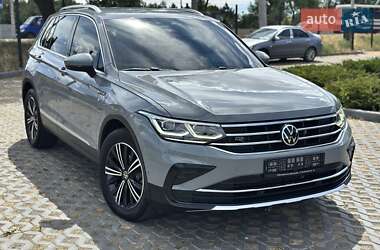 Внедорожник / Кроссовер Volkswagen Tiguan 2022 в Одессе