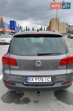 Внедорожник / Кроссовер Volkswagen Tiguan 2012 в 