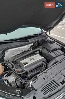 Внедорожник / Кроссовер Volkswagen Tiguan 2012 в 