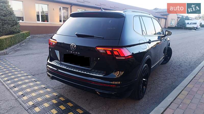 Внедорожник / Кроссовер Volkswagen Tiguan 2023 в Днепре
