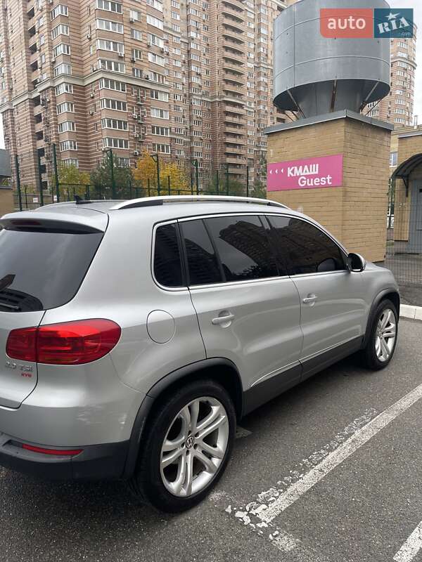 Внедорожник / Кроссовер Volkswagen Tiguan 2011 в Киеве