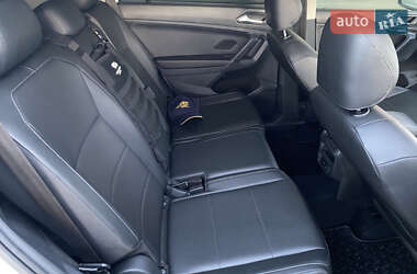 Внедорожник / Кроссовер Volkswagen Tiguan 2017 в 