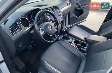 Внедорожник / Кроссовер Volkswagen Tiguan 2017 в 