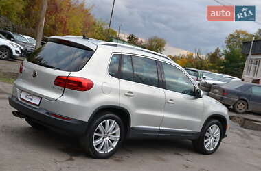 Внедорожник / Кроссовер Volkswagen Tiguan 2012 в 