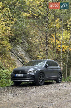 Внедорожник / Кроссовер Volkswagen Tiguan 2021 в Киеве