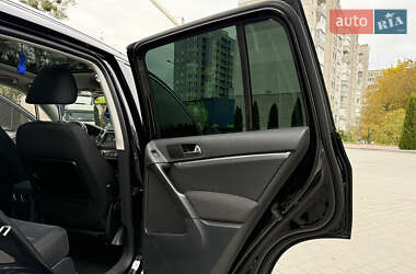 Внедорожник / Кроссовер Volkswagen Tiguan 2012 в 