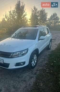 Внедорожник / Кроссовер Volkswagen Tiguan 2016 в 