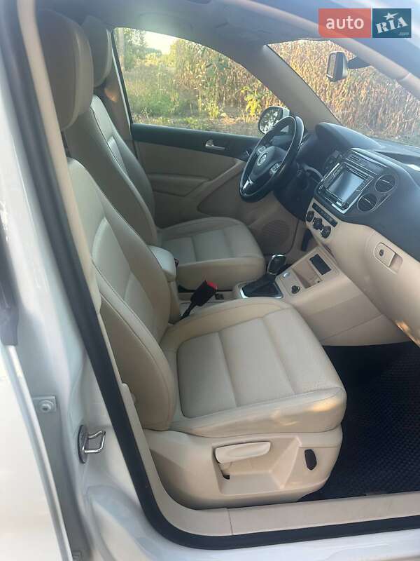 Позашляховик / Кросовер Volkswagen Tiguan 2016 в Ірпені