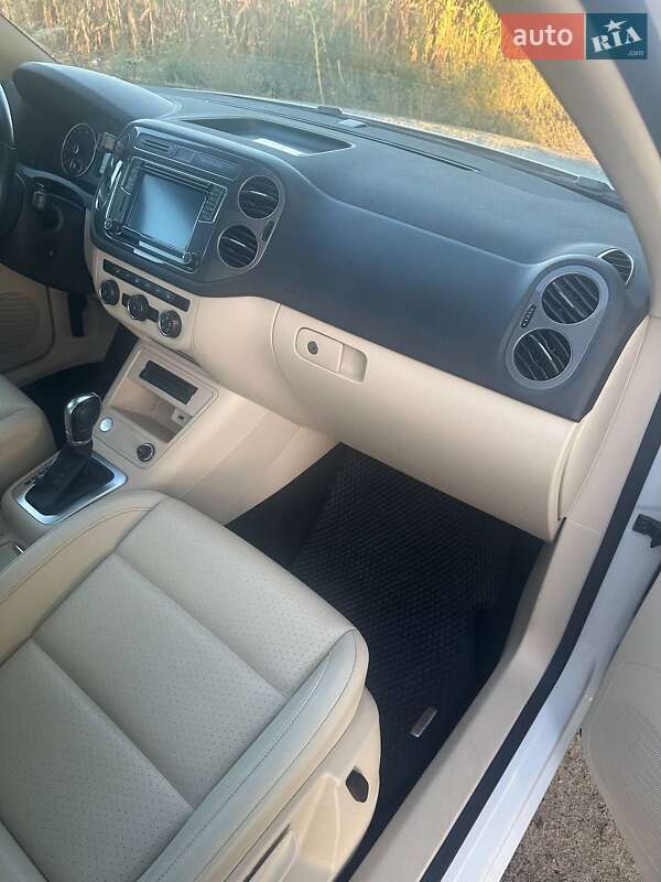 Позашляховик / Кросовер Volkswagen Tiguan 2016 в Ірпені