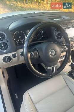 Внедорожник / Кроссовер Volkswagen Tiguan 2016 в 