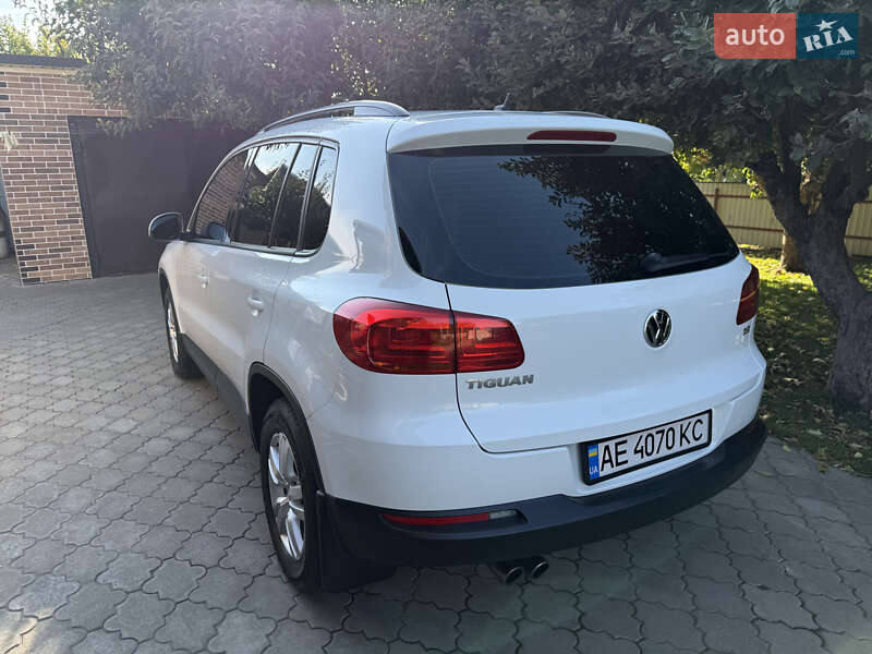Позашляховик / Кросовер Volkswagen Tiguan 2016 в Новомосковську