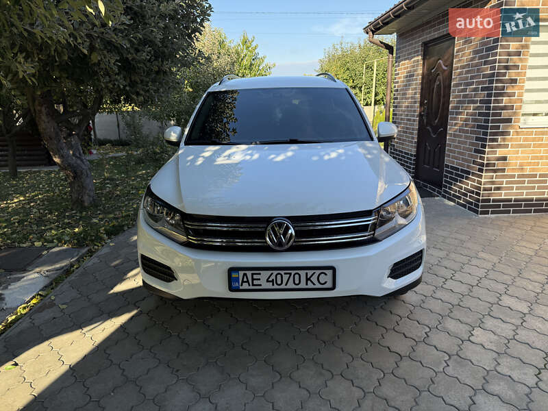 Позашляховик / Кросовер Volkswagen Tiguan 2016 в Новомосковську