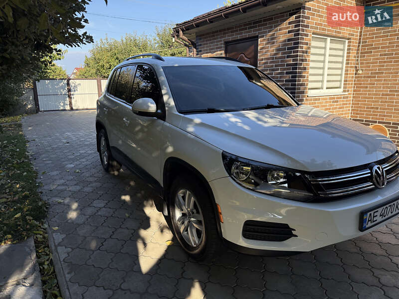 Позашляховик / Кросовер Volkswagen Tiguan 2016 в Новомосковську