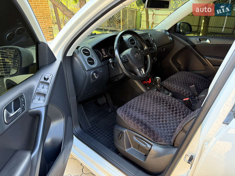 Позашляховик / Кросовер Volkswagen Tiguan 2016 в Новомосковську