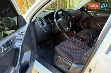 Внедорожник / Кроссовер Volkswagen Tiguan 2016 в 