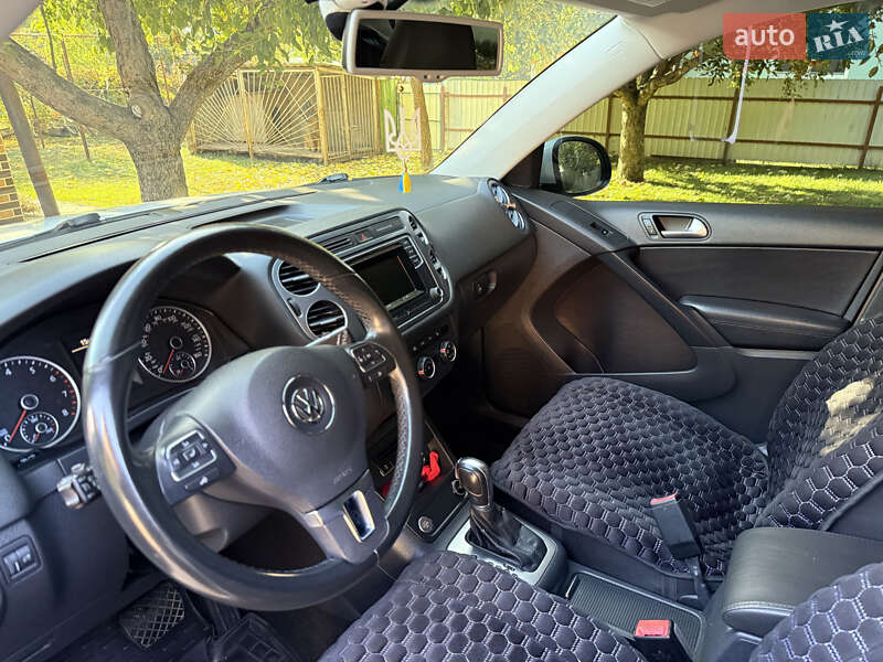 Позашляховик / Кросовер Volkswagen Tiguan 2016 в Новомосковську