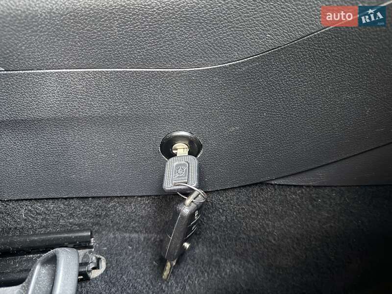 Позашляховик / Кросовер Volkswagen Tiguan 2013 в Києві