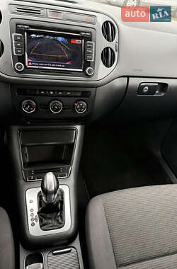 Внедорожник / Кроссовер Volkswagen Tiguan 2015 в 