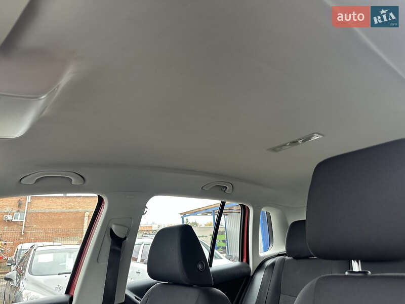 Внедорожник / Кроссовер Volkswagen Tiguan 2015 в Полтаве