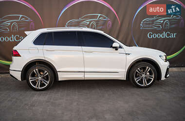 Внедорожник / Кроссовер Volkswagen Tiguan 2016 в 