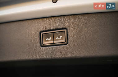 Внедорожник / Кроссовер Volkswagen Tiguan 2016 в 