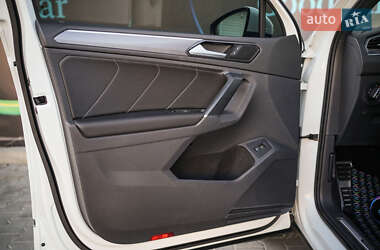 Внедорожник / Кроссовер Volkswagen Tiguan 2016 в 