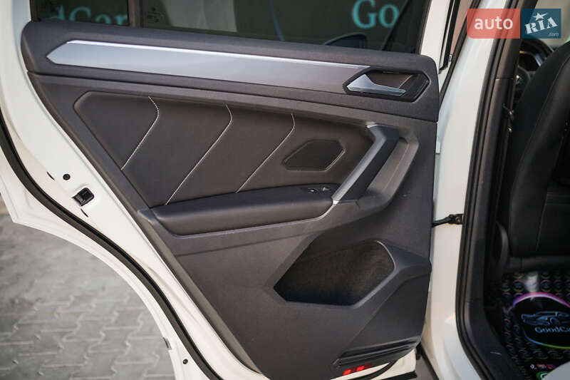 Внедорожник / Кроссовер Volkswagen Tiguan 2016 в Луцке