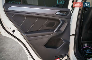 Внедорожник / Кроссовер Volkswagen Tiguan 2016 в 