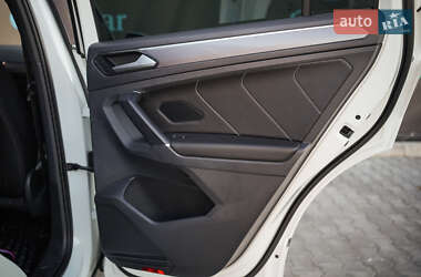 Внедорожник / Кроссовер Volkswagen Tiguan 2016 в 