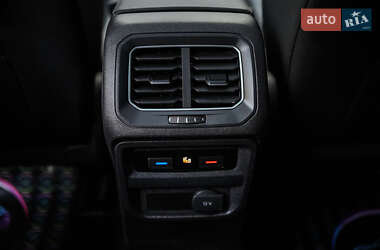 Внедорожник / Кроссовер Volkswagen Tiguan 2016 в 