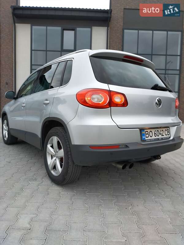 Позашляховик / Кросовер Volkswagen Tiguan 2010 в Тернополі