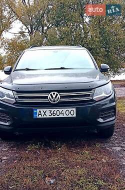 Внедорожник / Кроссовер Volkswagen Tiguan 2015 в Харькове