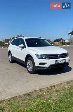 Внедорожник / Кроссовер Volkswagen Tiguan 2018 в Городке