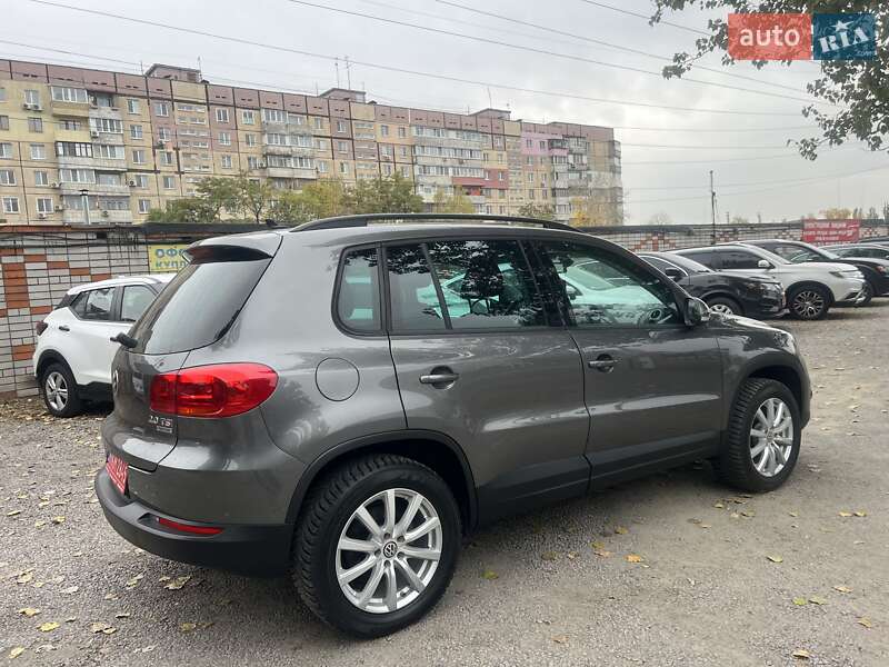 Позашляховик / Кросовер Volkswagen Tiguan 2015 в Дніпрі