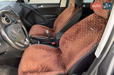 Внедорожник / Кроссовер Volkswagen Tiguan 2015 в 