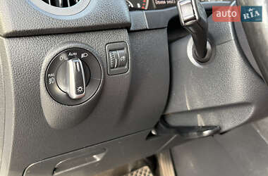 Внедорожник / Кроссовер Volkswagen Tiguan 2015 в 