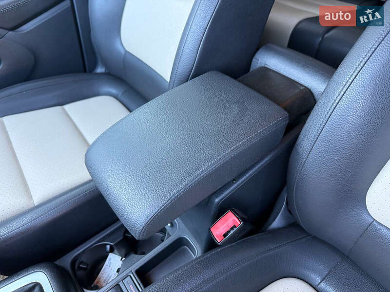 Внедорожник / Кроссовер Volkswagen Tiguan 2016 в Стрые