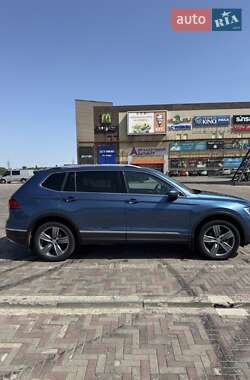 Внедорожник / Кроссовер Volkswagen Tiguan 2020 в 