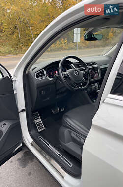 Внедорожник / Кроссовер Volkswagen Tiguan 2019 в 