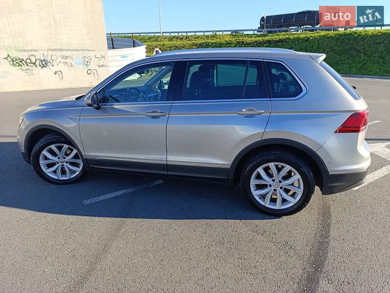 Позашляховик / Кросовер Volkswagen Tiguan 2016 в Львові