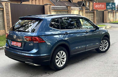 Внедорожник / Кроссовер Volkswagen Tiguan 2018 в 