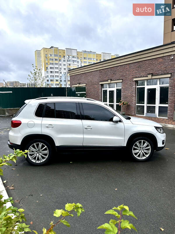 Позашляховик / Кросовер Volkswagen Tiguan 2015 в Києві