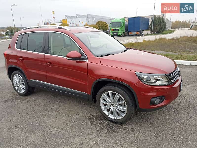 Внедорожник / Кроссовер Volkswagen Tiguan 2015 в Буче