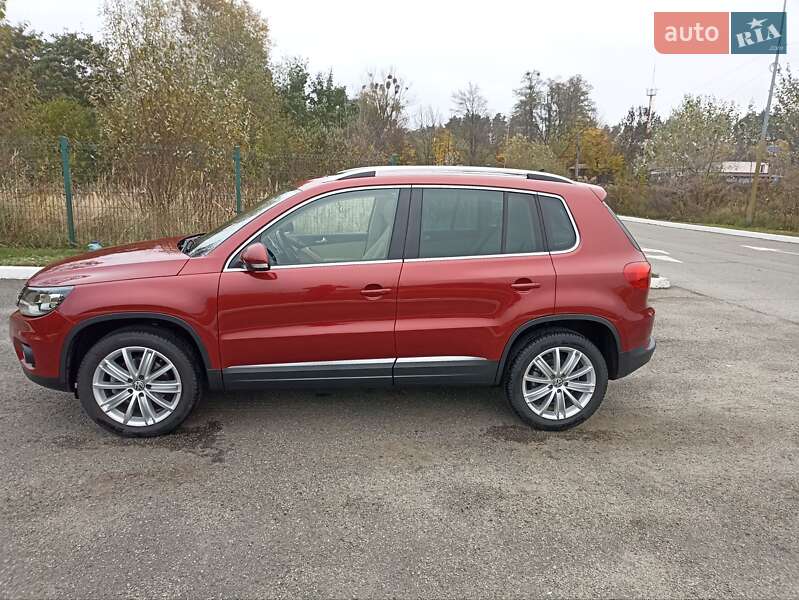 Внедорожник / Кроссовер Volkswagen Tiguan 2015 в Буче