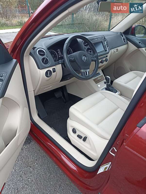 Внедорожник / Кроссовер Volkswagen Tiguan 2015 в Буче