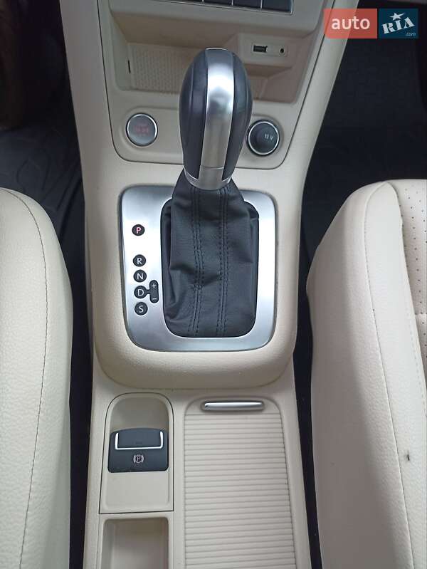 Внедорожник / Кроссовер Volkswagen Tiguan 2015 в Буче